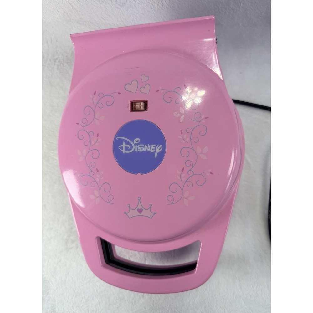 VillaWare 5555-20 Disney Princess Waffle Maker Pink Cinderella Carriage Tested